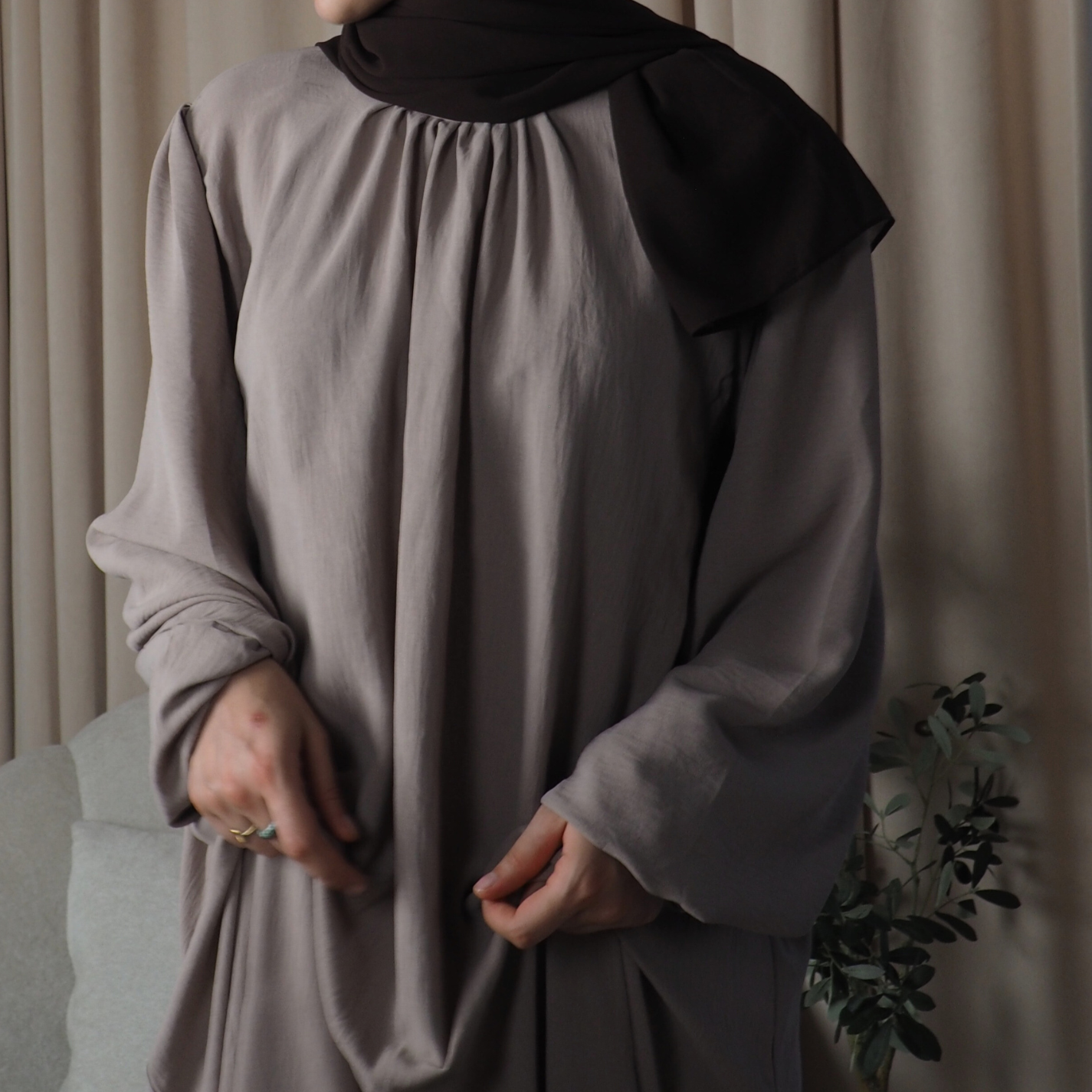 Hayaa Abaya in Lilac Grey