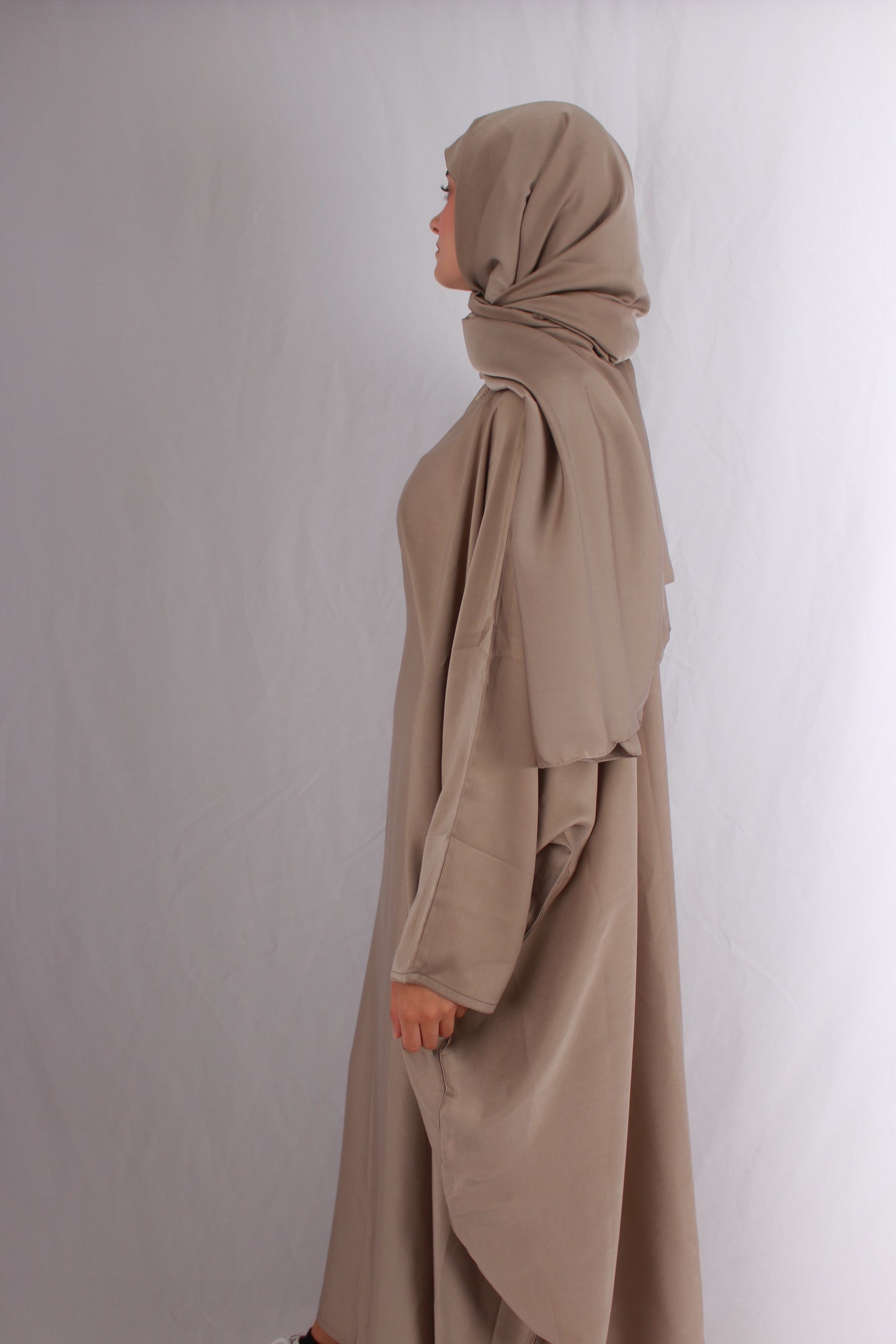 Amirah Abaya in Champagne