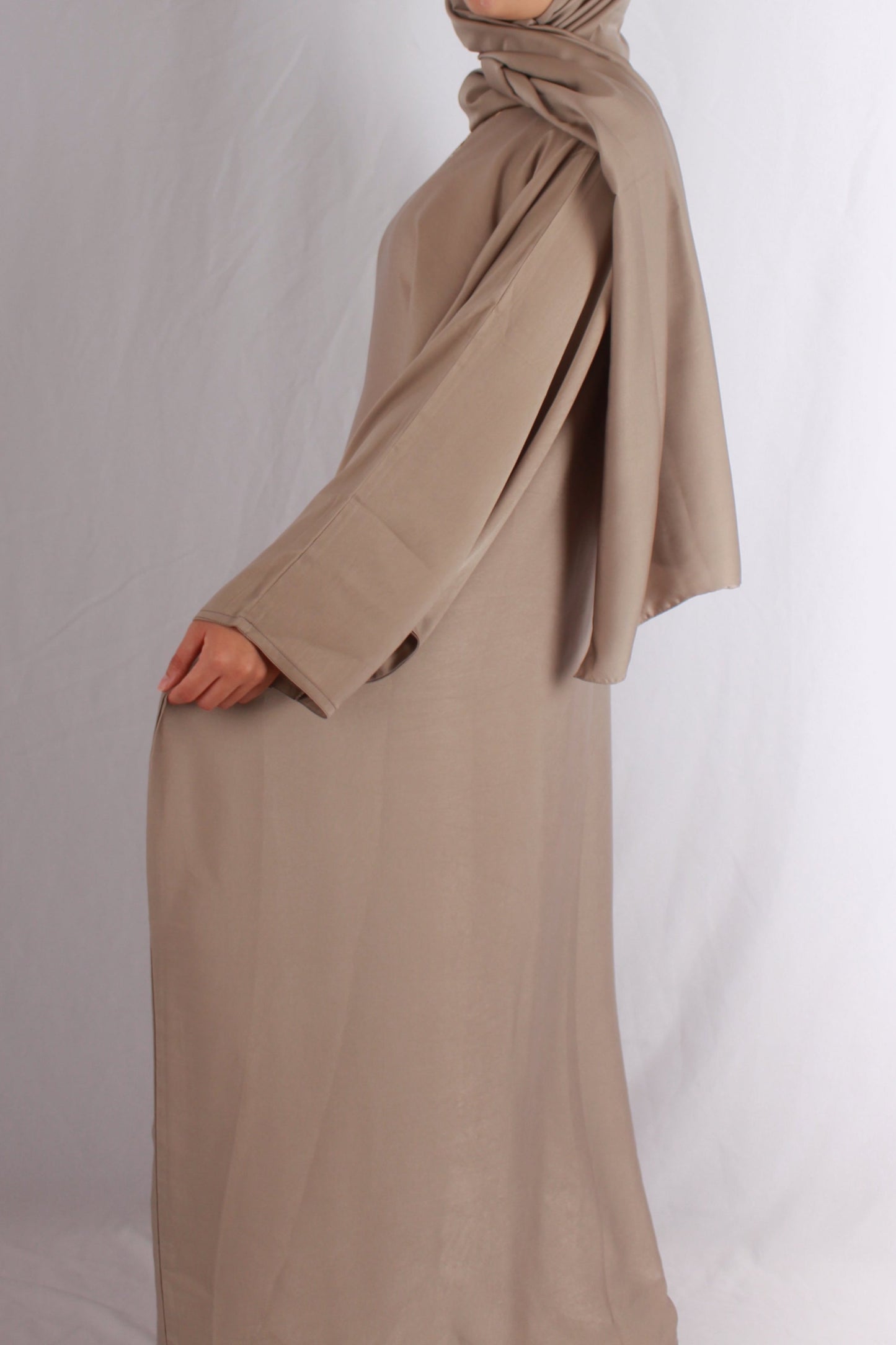 Amirah Abaya in Champagne