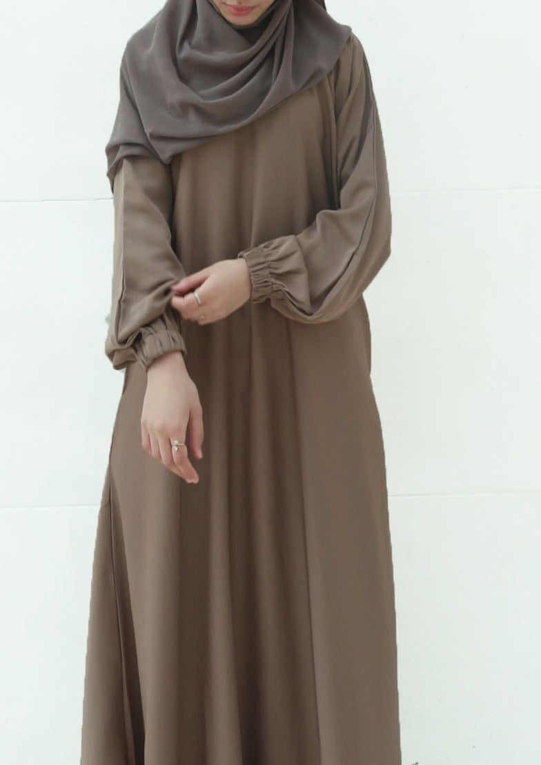 Layla Abaya in taupe