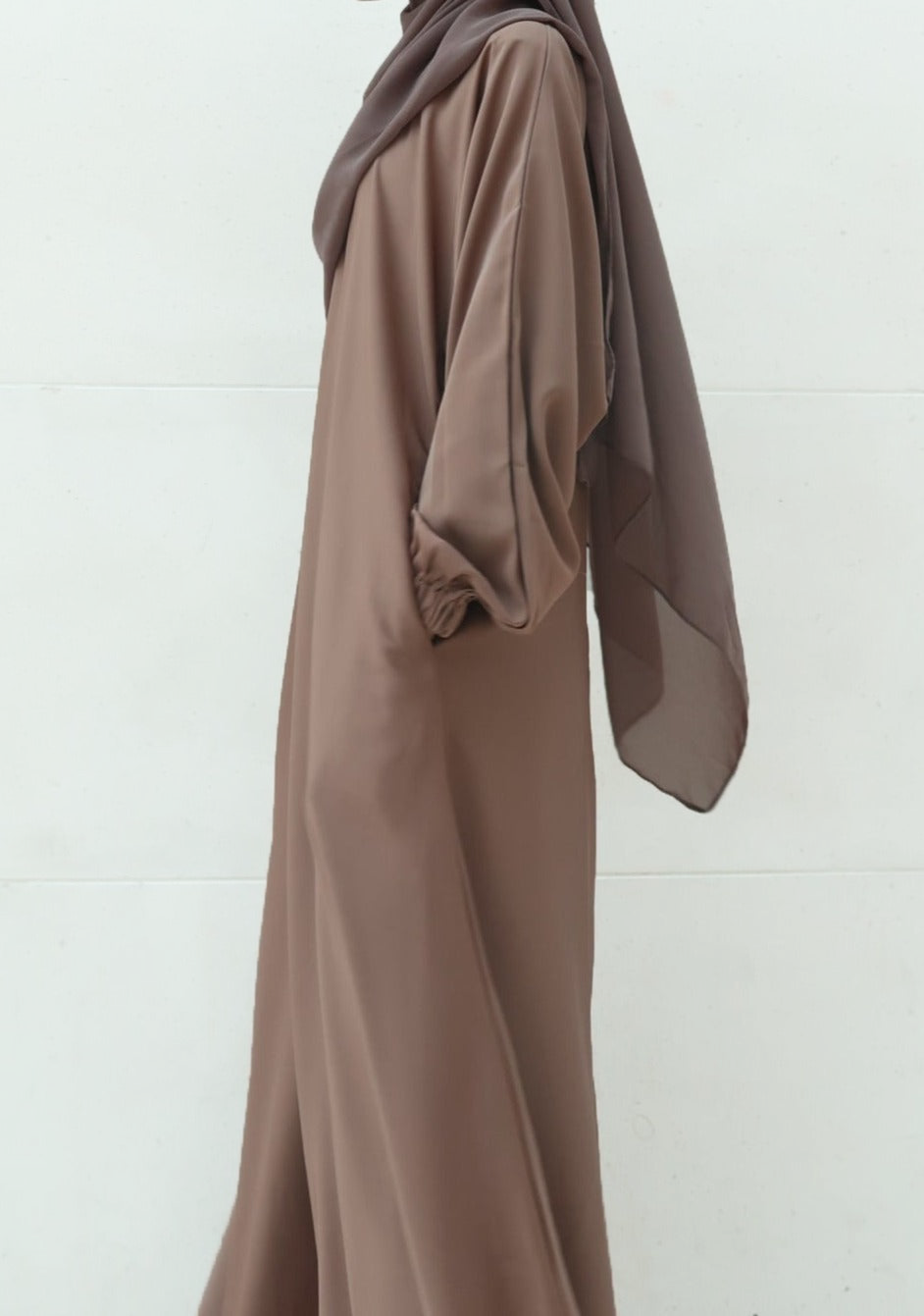 Layla Abaya in taupe