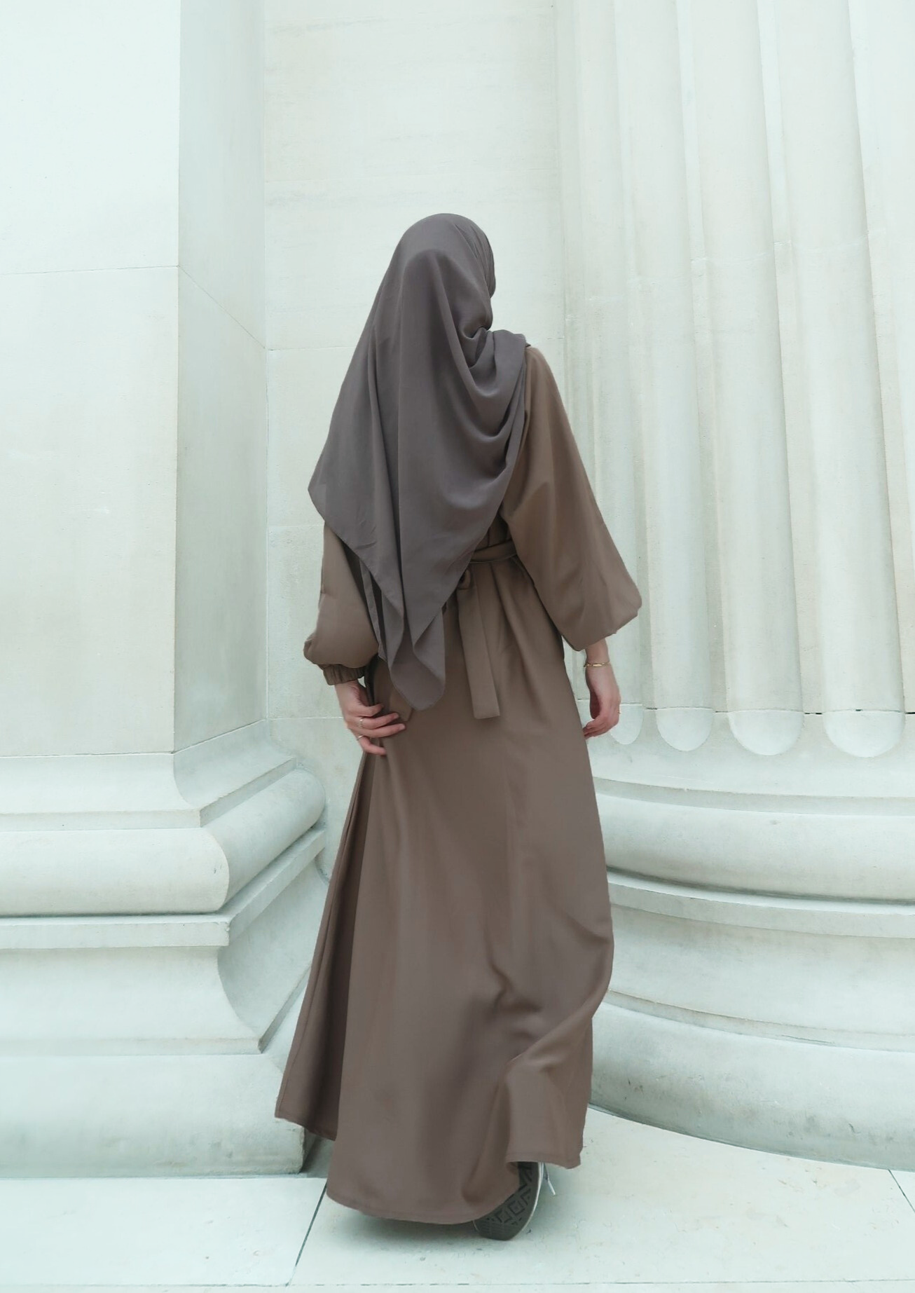 Layla Abaya in taupe