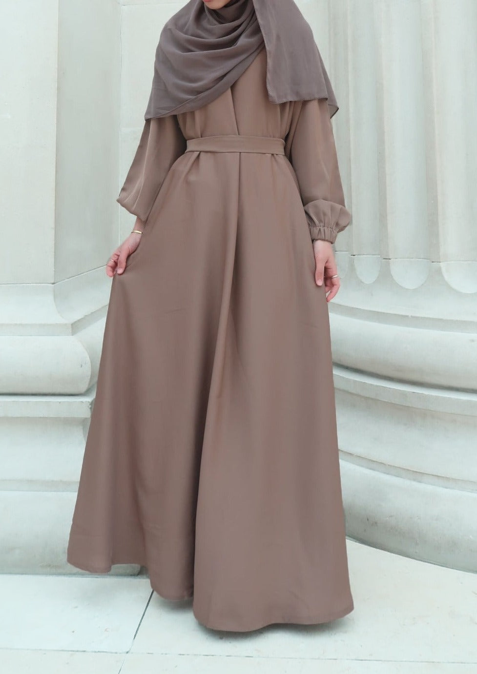 Layla Abaya in taupe