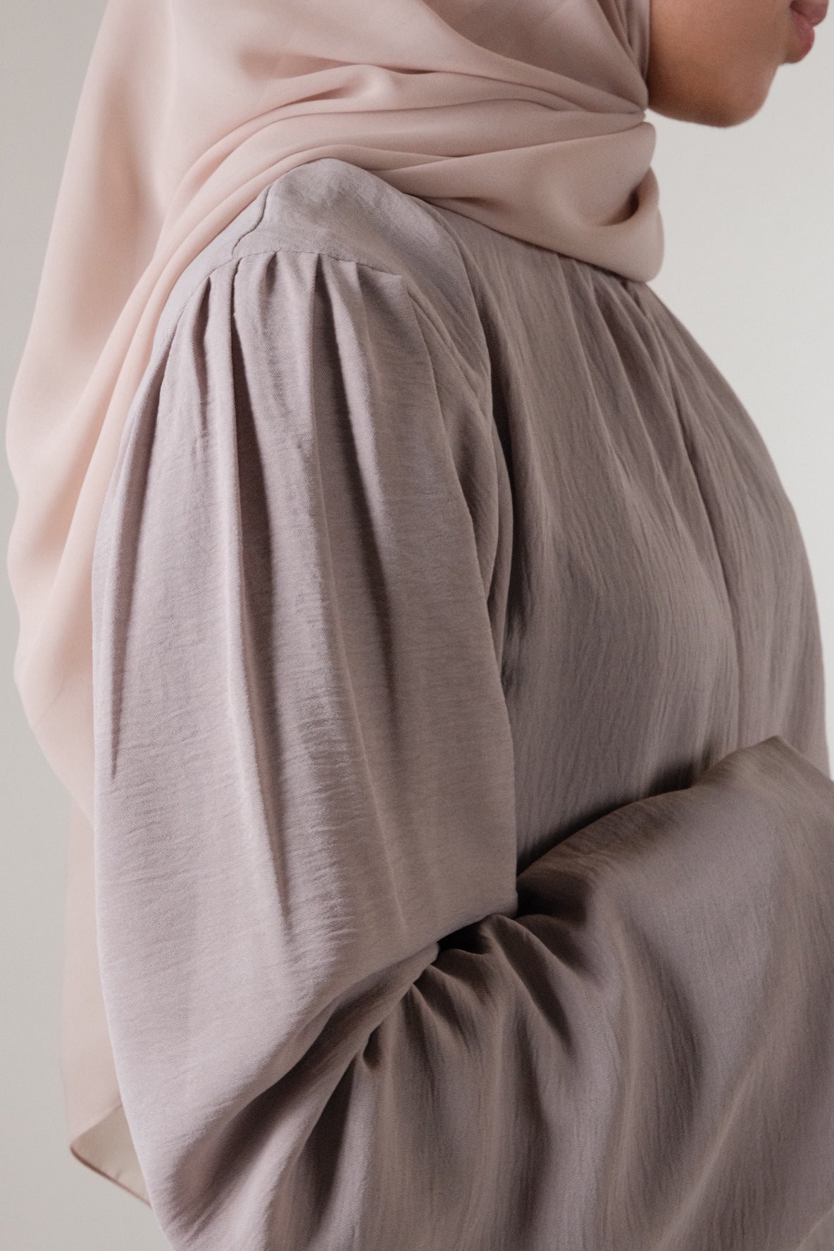 Hayaa Abaya in Lilac Grey